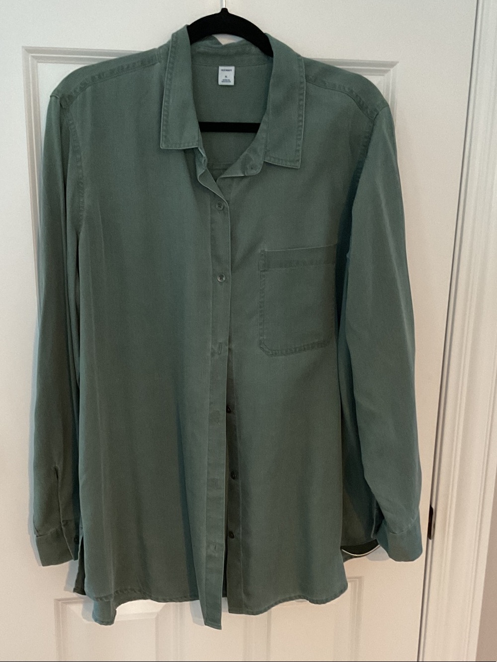 Old Navy Men's Sage Green Casual Button-Down Shirt